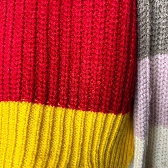 Bibi raw hem Colorblock Sweater cropped size medium - Picture 9 of 9